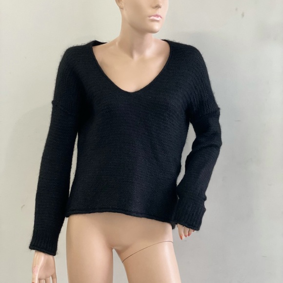 FREE PEOPLE BLACK SWEATER - Picture 1 of 4